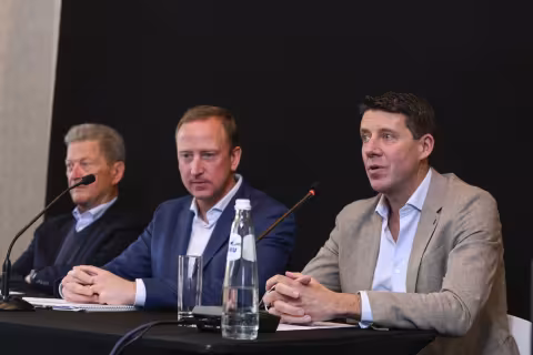 Louis-Marie Piron, François Piron et Olivier Beguin en conférence de presse à l'occasion des 50 ans de Thomas et Piron