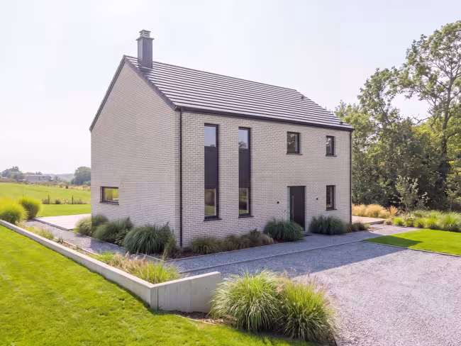Un client vous ouvre les portes de sa maison neuve à Sorinne-la-Longue